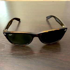 RayBan Ray Ban RB2132 New Wayfarer